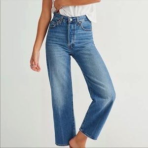 Levi’s rib cage straight ankle jeans medium wash